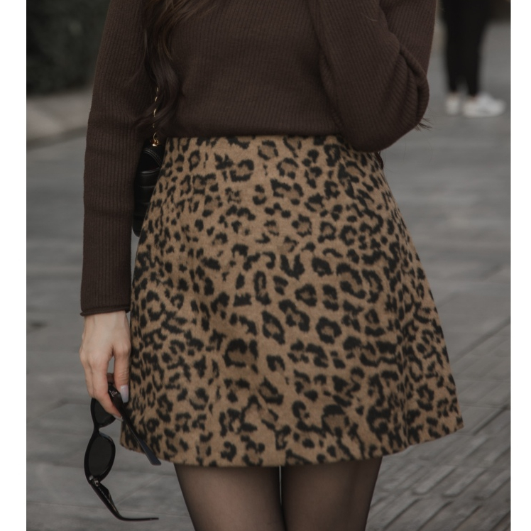 กระโปรงลายเสือ ผ้าดีมากๆ แมทซ์ง่ายสวยแซ่บเลยค่ะ COATSWEATER