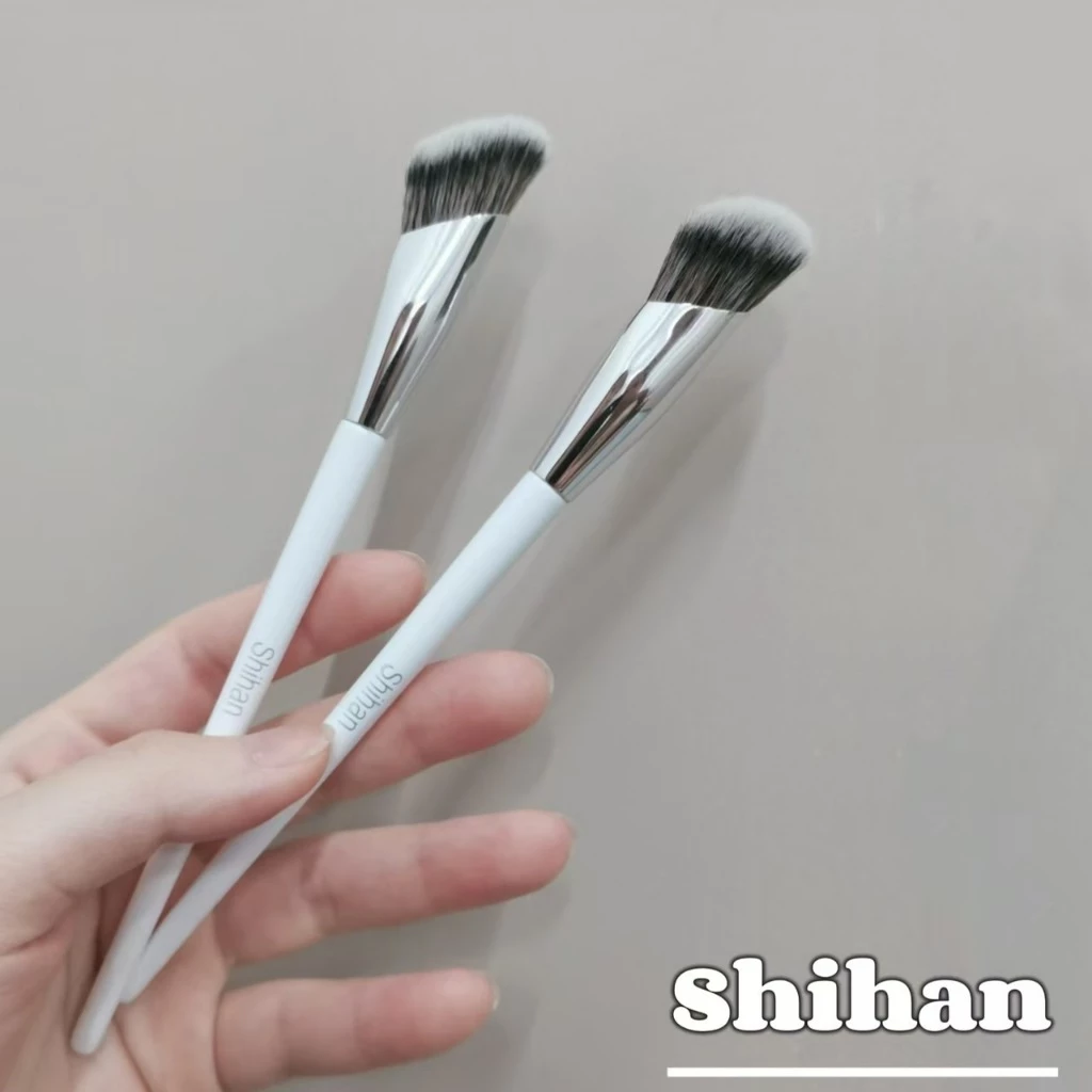 E180 แปรงแต่งหน้า ลงคอนซีลเลอร์ ปกปิดรอยคล้ำ ขนนุ่ม เกลี่ยง่าย ไม่เป็นคราบ