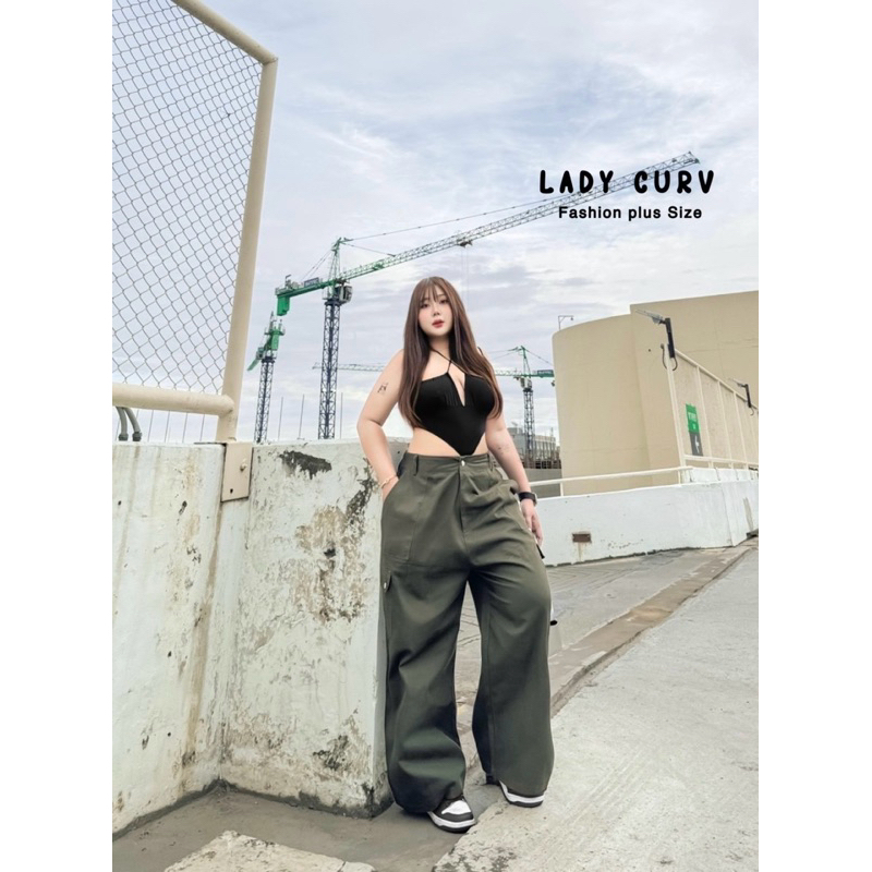 (LC) กางเกงขายาวคาโก้รุ่นใหม่ กระเป๋าข้างแต่งกระดุม เอวสูง เนื้อผ้าคัลตอนกึ่งยีนส์ ทรงสวยมากขอบอก ไซส์ใหญ่ ราคา ถูกที่สุด ดีลบีเคเค แกลเลอรีภาพที่ 3