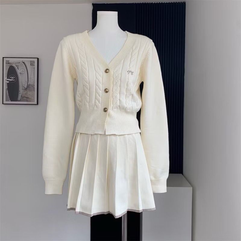 ชุดเซทไหมพรมคอวีสไตล์เกาหลี เสื้อ+กระโปรง รหัส A66
