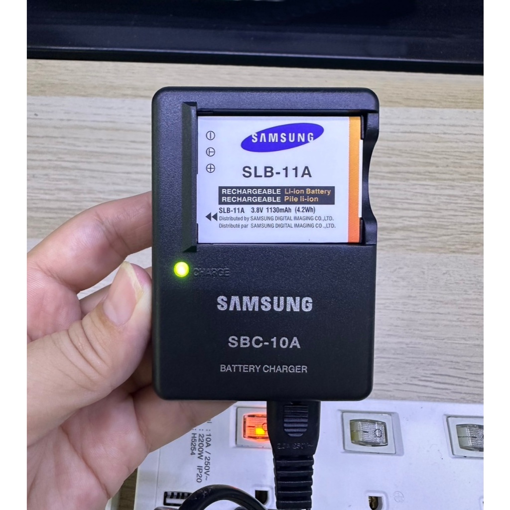 แท่นชาร์จ Samsung SBC-10A & แบตเตอรรี่ SLB-10A / SLB-11A  มือ 1 พร้อมสายไฟ (ชาร์จได้ทั้งแบตแท้และแบต