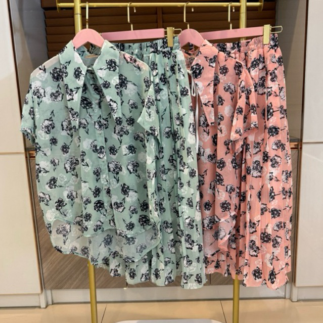 ชุดเช็ทเสื้อ + กระโปรงอัดพลีทกลีบใหญ่รุ่น Pastel