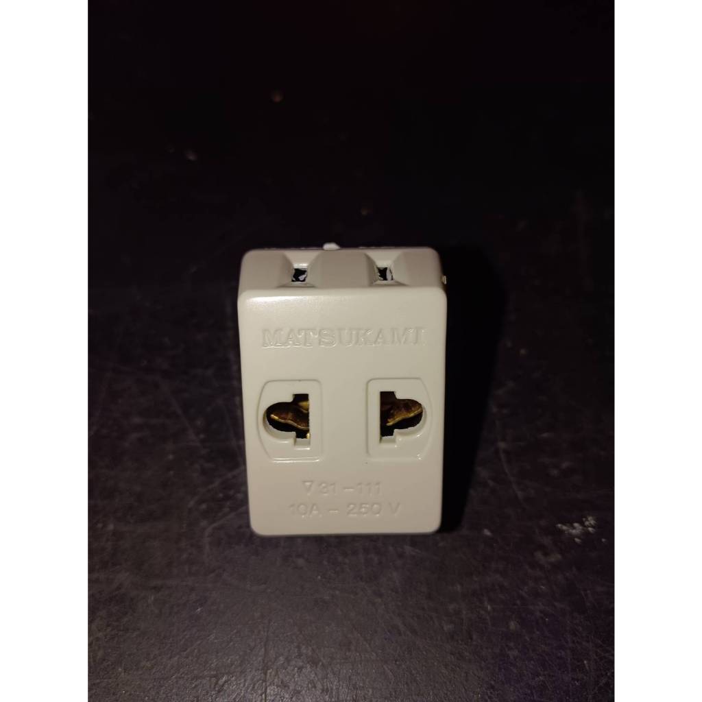 MATSUKAMI ปลั๊กสามตา 2 ขาแบน สีครีมล้วน 10A 220V เต้ารับทองเหลืองแท้