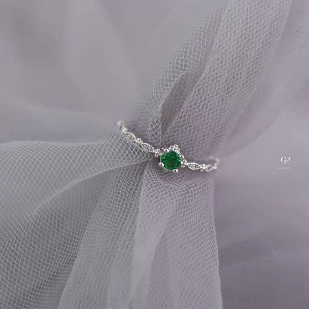 OUTLETS ล้างสต็อกจากโรงงานตรง✨แหวนแฟชั่น Emerald Gems แหวนเงินแท้925 จี้พลอยมรกต ใส่เสริมบารมี