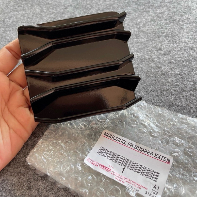 แท้ศูนย์ 💯% ฝาปิดตะขอลากรถ ฝาปิดรูลากรถ สีดำเงา Yaris MC 5 ประตู 2020-2021 (ARA-52721-YP120)