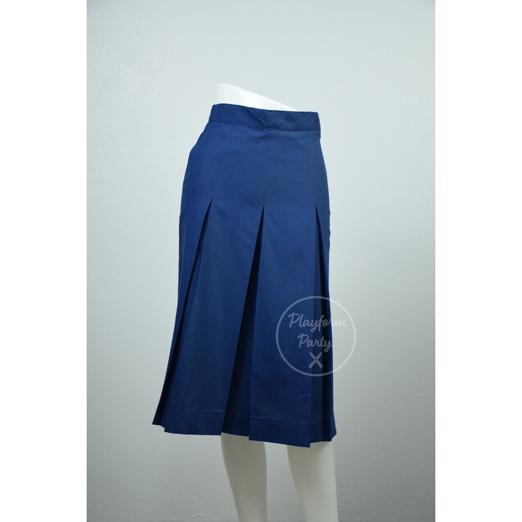 กระโปรง จีบทวิสต์ 4 จีบ สีน้ำเงินเข้ม ยี่ห้อสมใจนึก เอว 25 - 26 นิ้ว มือ 1