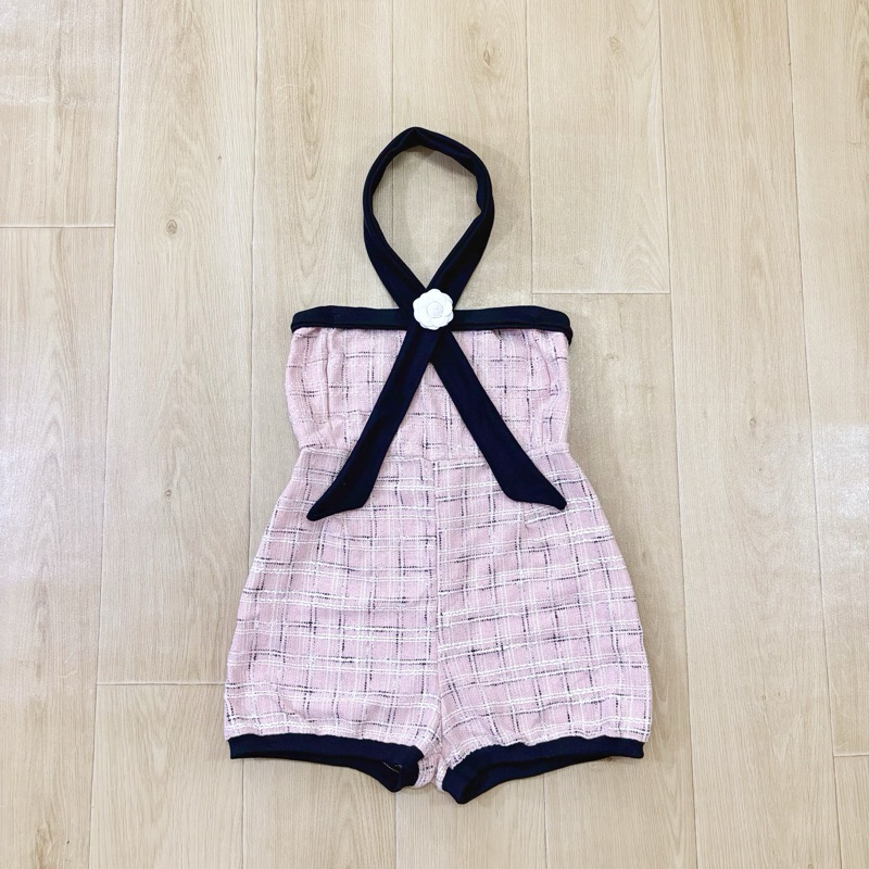 จั้มสั้นเกาะอกผ้าทวิต+สายคล้องคอ+เข็มกลัดดอกไม้ สำหรับสาว Size L ขึ้นไป กรุณาอ่าน size ก่อนสั่งน๊า
