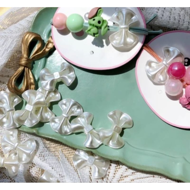 !!ใหม่!! ลูกปัดอะคริลิค ทรงโบ สีขาวมุข สวยงาม 10 ชิ้น !!พร้อมส่ง!!