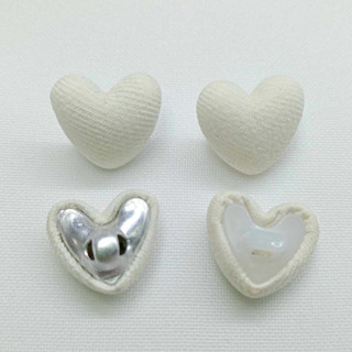 กระดุมปั๊ม แบบหัวใจ สีครีม แพ็คละ 6 เม็ด