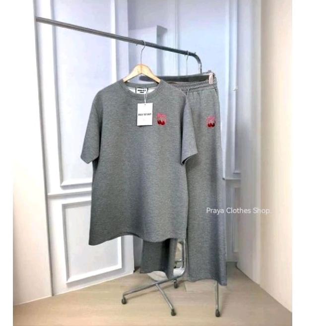 ชุด​เซ็ท​ คอกลม​แขน​สั้น​+กางเกงขา​ยาว​ สีพื้น​ (ปักเชอร์รี่)​