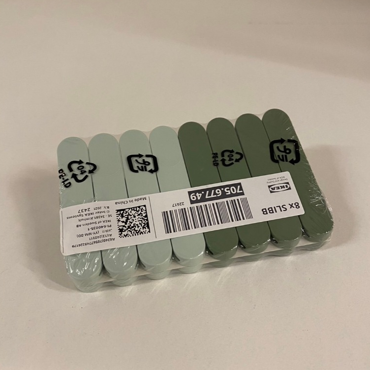 ไม้หนีบผ้า 8 ชิ้น SLIBB จากแบรนด์ IKIA (อิเกีย) สีเขียว