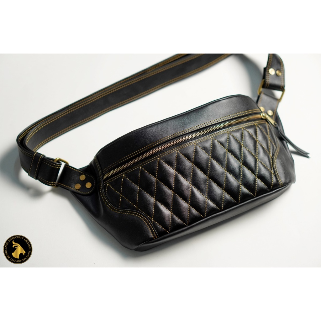 กระเป๋าคาดอก หนังแท้ EB18-01 Black & Gold