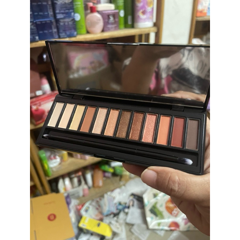 อายแชโดว์ Mistine 9 To5 City LOOK EYE PALETTE 8.4g. มิสทีน ไนน์ ทู ไฟว์ ลุค อาย พาเลท พร้อมแปรงปัดในตัว