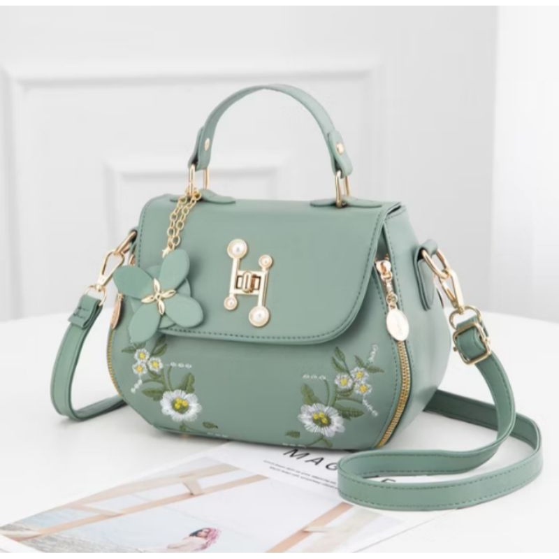 Q01พร้อมจัดส่ง กระเป๋า ปักลายสะพายไหล่ ใส่ออกงาน สะพายข้าง กระเป๋าผู้หญิง ลายดอกไม้ งานไฮเอนสวยๆ