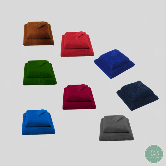 แท่นโชว์แหวน แบบมีฐาน ทรงเฉี่ยง ขนาด 4x4x2.5 cm มีให้เลือกแบบและสีราคาส่งไม่มีขั้นต่ำ