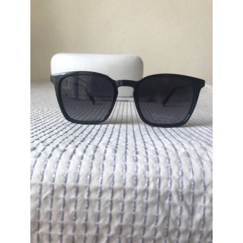 CaIvin KIein Square Sunglasses เลนส์ polarized ของแท้ 100%