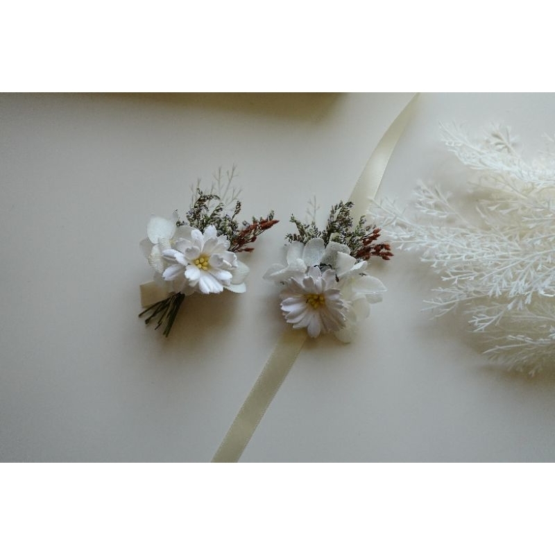 Memoryoflower•ข้อมือเพื่อนเจ้าสาว เข็มกลัด•โทนขาว เขียว เขียวเข้ม