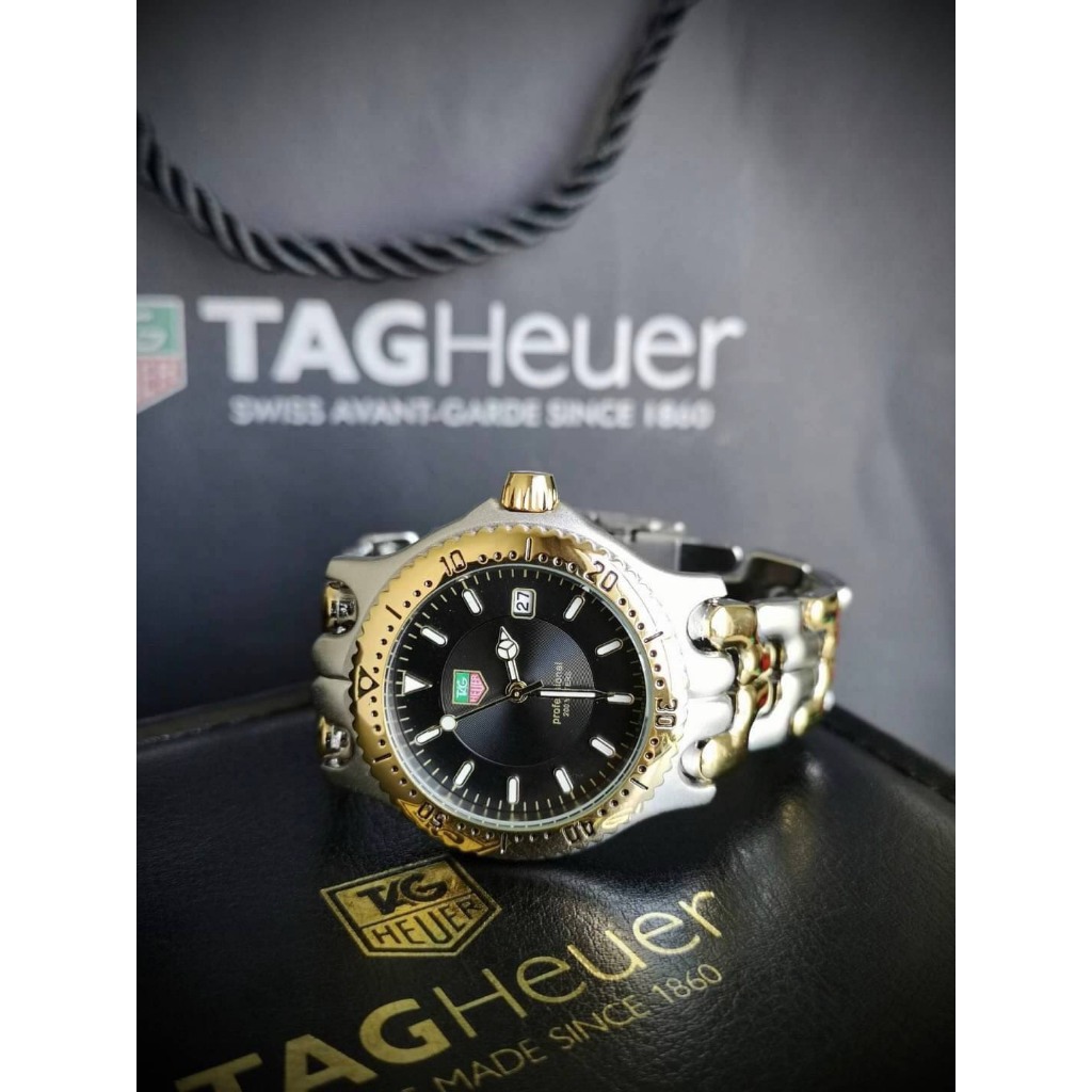 ของเข้าแล้วนะคะ แทคก้างปลา งานพรีเมียม มีวันที่ งานสวย งานเหมือน 1:1 พร้อมกล่องเซ็ตหนังกระเป๋าซิป ตามรูปหน้าปก