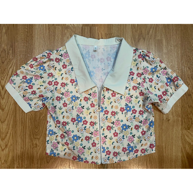 เสื้อครอปเชิ๊ตแขนสั้นลายดอก ซิปหน้า งานป้าย Lolita Shop อก 34 ความยาว 17