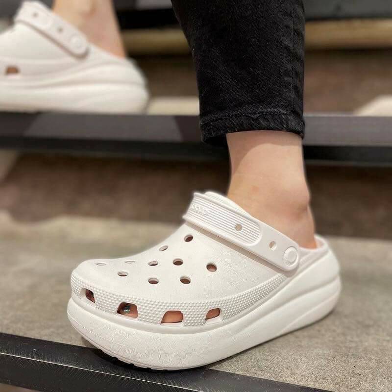 Crocs Crush Clog รองเท้าแตะห้วโตผู้หญิ่งยอดนิยมขายดีมาก น้ำหนักเบาพืนนีม พรอมส่งในไทย จัดส่ง 1-3 วันได้รับของ