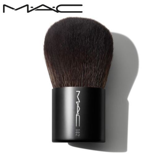 M·A·C 182 BUFFER แปรงทรงโดมพุ่มใหญ่ ขนฟูนุ่มเป็นพิเศษ ใช้สำหรับการเกลี่ยและวนเนื้อแป้งให้เรียบเนียนสม่ำเสมอทั่วผิวหน้า