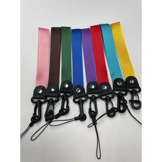 เชือกคล้องโทรศัพท์มือถือสีทึบ แฟลชไดรฟ์ USB คีย์ และอุปกรณ์พวงกุญแจอื่น ๆ