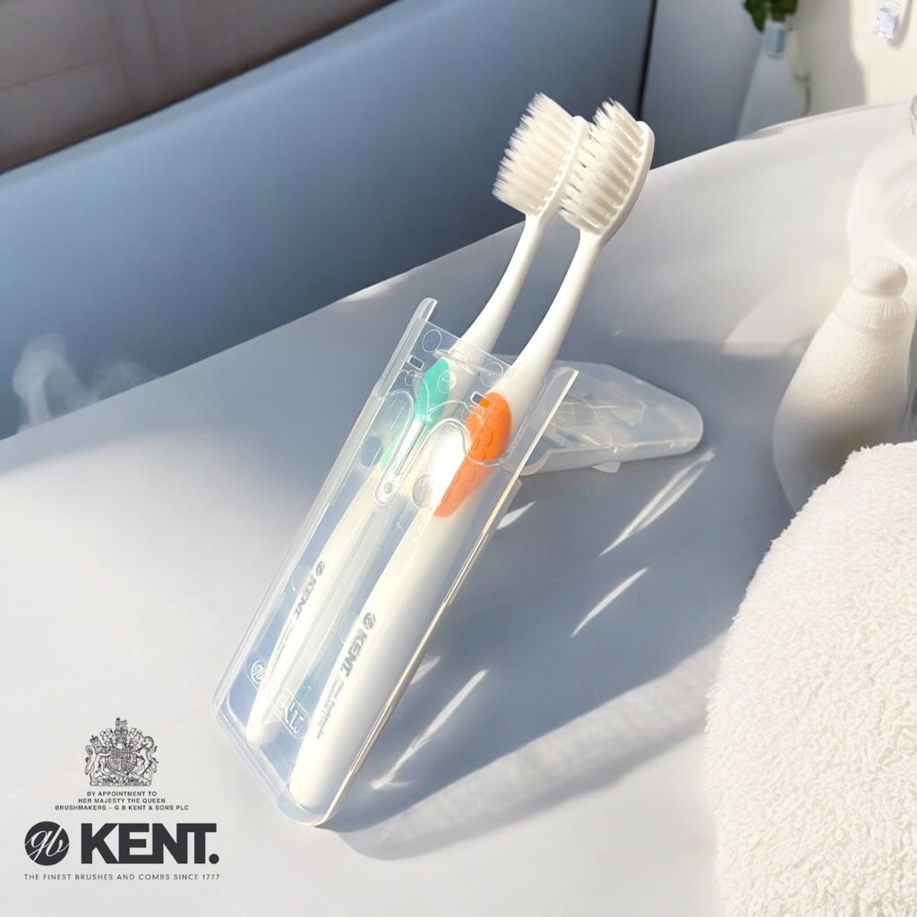 แปรงสีฟัน KENT Two Silver-infused Medium Toothbrushes in Travel Case พร้อมกล่องขาตั้ง