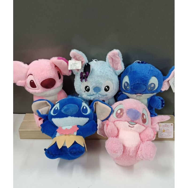 ตุ๊กตาสติช น่ารักๆ นุ่มๆ มีหลายแบบให้เลือกสะสม ไว้กอดเล่นหรือตั้งโชว์เพื่อความสวยงามได้