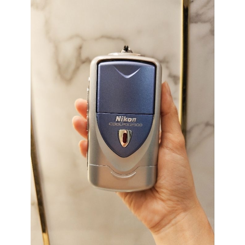 Nikon Coolpix 2500 🌅