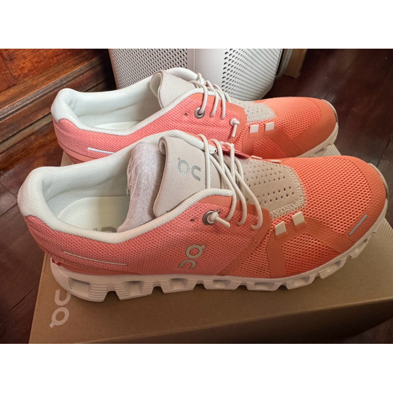 on cloud 5 women flamingo( used once)