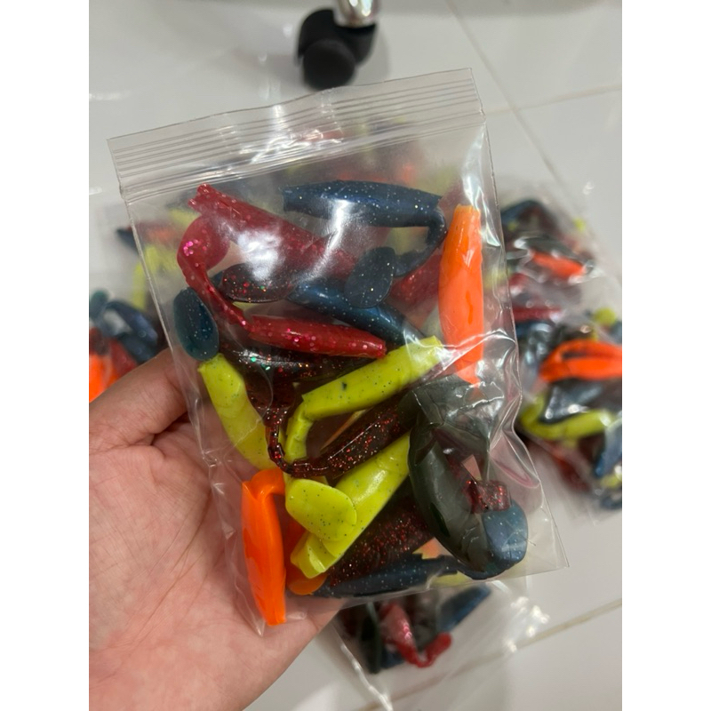 หนอนยางราคาประหยัด 1 ซอง 15 ตัว คละสี