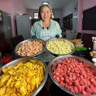 ถังละ300g. มิ้กฟรุ๊ต (live) ผลไม้รวม เงาะฟรีซดราย มังคุดฟรีซดราย สตอฟรีซดราย ขนุนอบกรอบ องุ่นฟรีซดราย มะม่วงฟรีซ