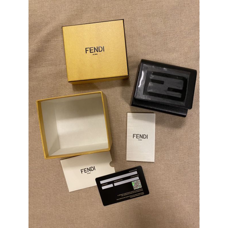 กล่องใส่นาฬิกา Fendi 1,290