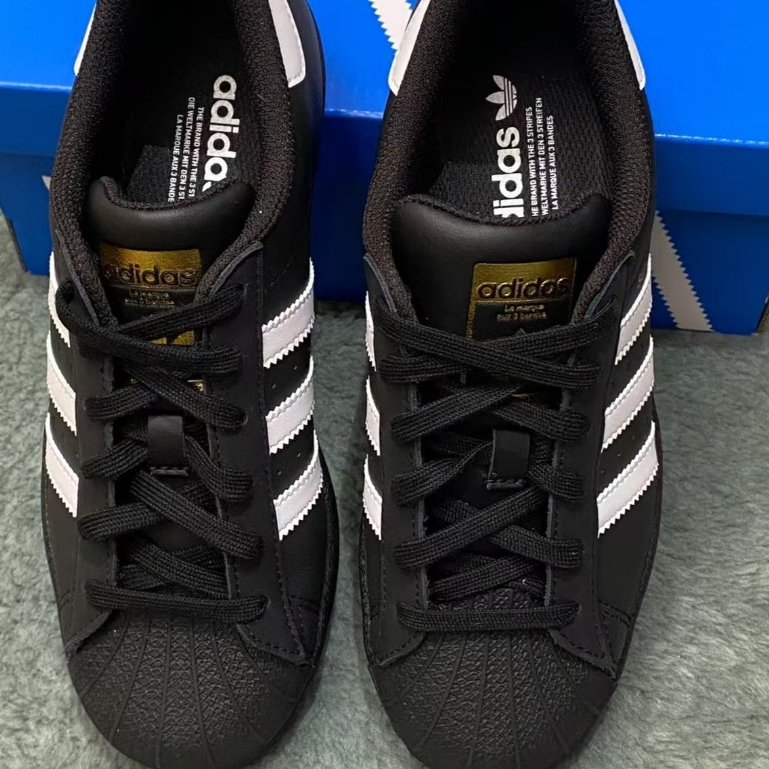 Adidas Originals SUPERSTAR รองเท้าผ้าใบหุ้มข้อต่ำสำหรับผู้ชายและรองเท้าลำลองสำหรับผู้หญิง กันลื่น ดูดซับแรงกระแทก