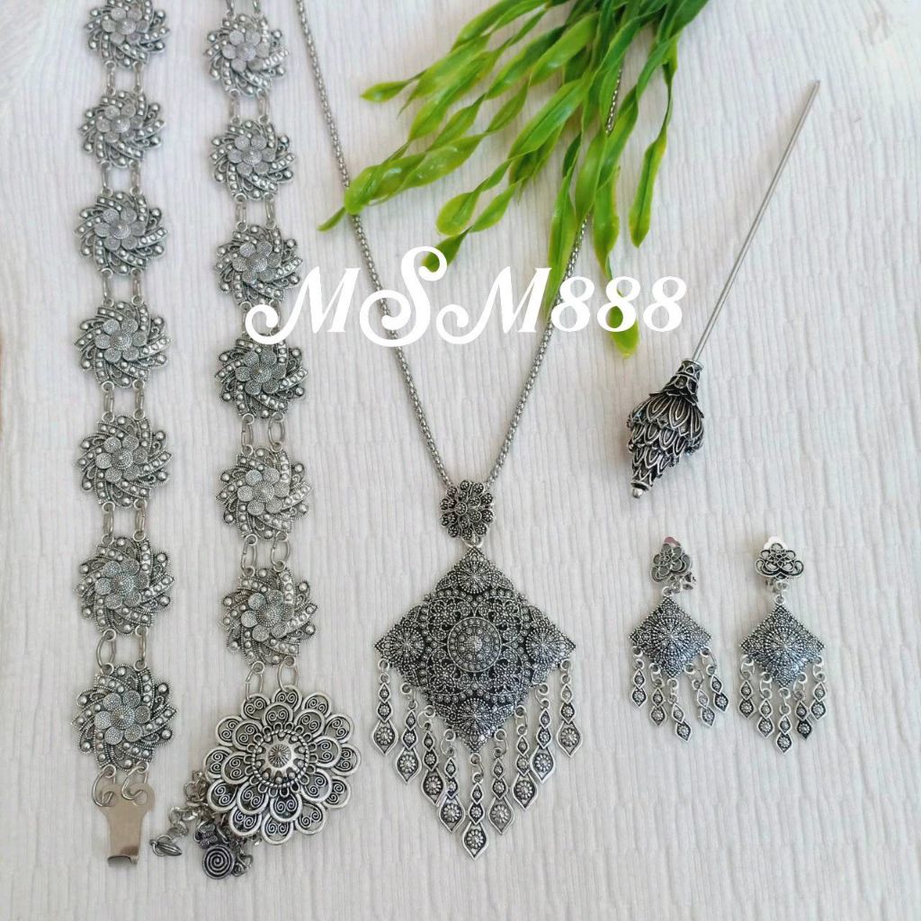 [พร้อมส่ง] ชุดเซ็ทเครื่องประดับชุดไทยสีรมดำ สร้อยคอต่างหูแบบหนีบใส่ได้ทั้งเด็กและผู้ใหญ่ (สั่งซื้อตา