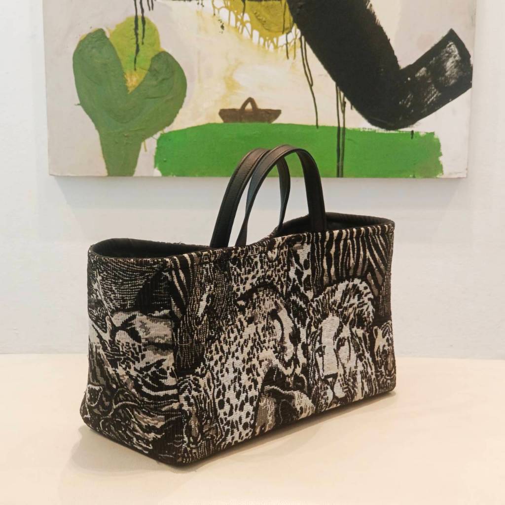 Tote Bag กระเป๋าผ้าทอผสมดิ้นเงิน ทรงแนวนอนสายหนัง งาน Handmade ลายรวม wild life