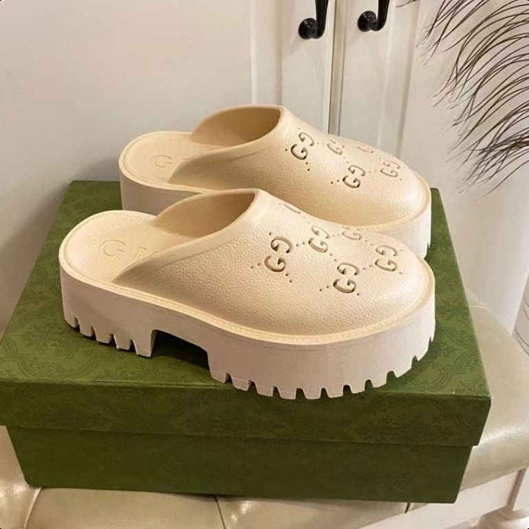 New Collection รองเท้าแตะผญ รุ่นนี้พื้นหนาเอาใจสาวๆกันไปเลย มาพร้อมสีสันสดใส ทรงสวยเก๋พื้นนุ่มแบบนี้ห้ามพลาด