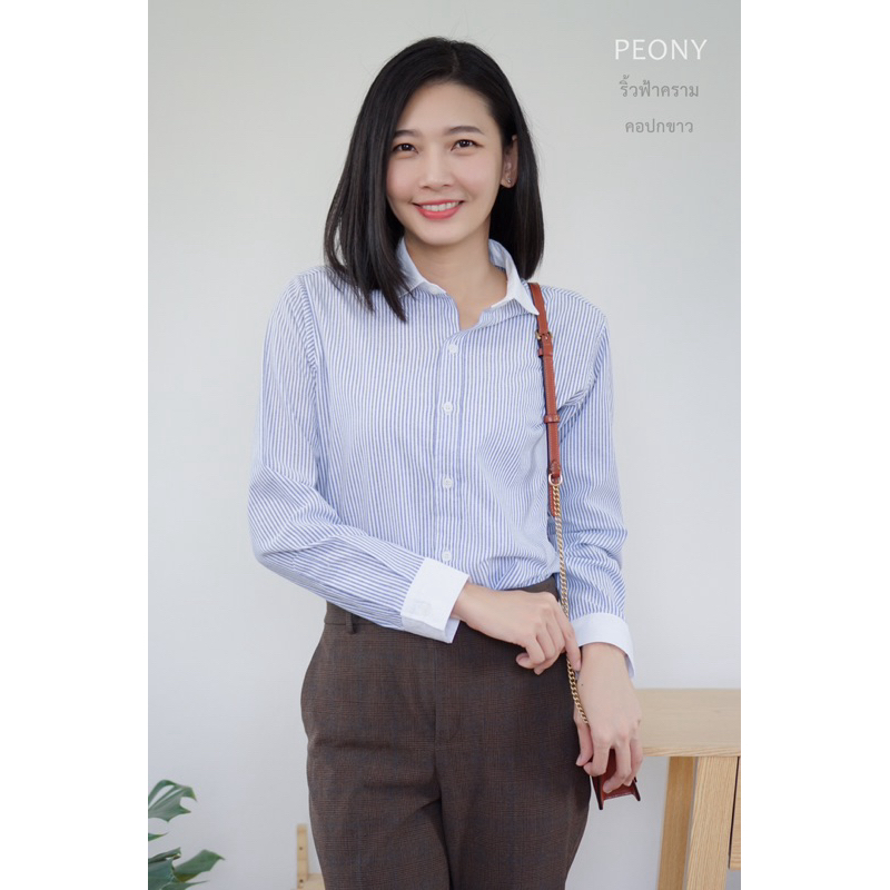 เสื้อเชิ้ตแต่งปกขาว ลายทางฟ้าคราม อกเสื้อไม่มีกระเป๋า
