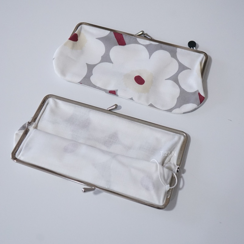 พร้อมส่ง Marimekko Silmälasikukkaro Mini Unikko bag ของแท้100% กระเป๋าใส่ของ ใส่เงิน เครื่องสำอางค์