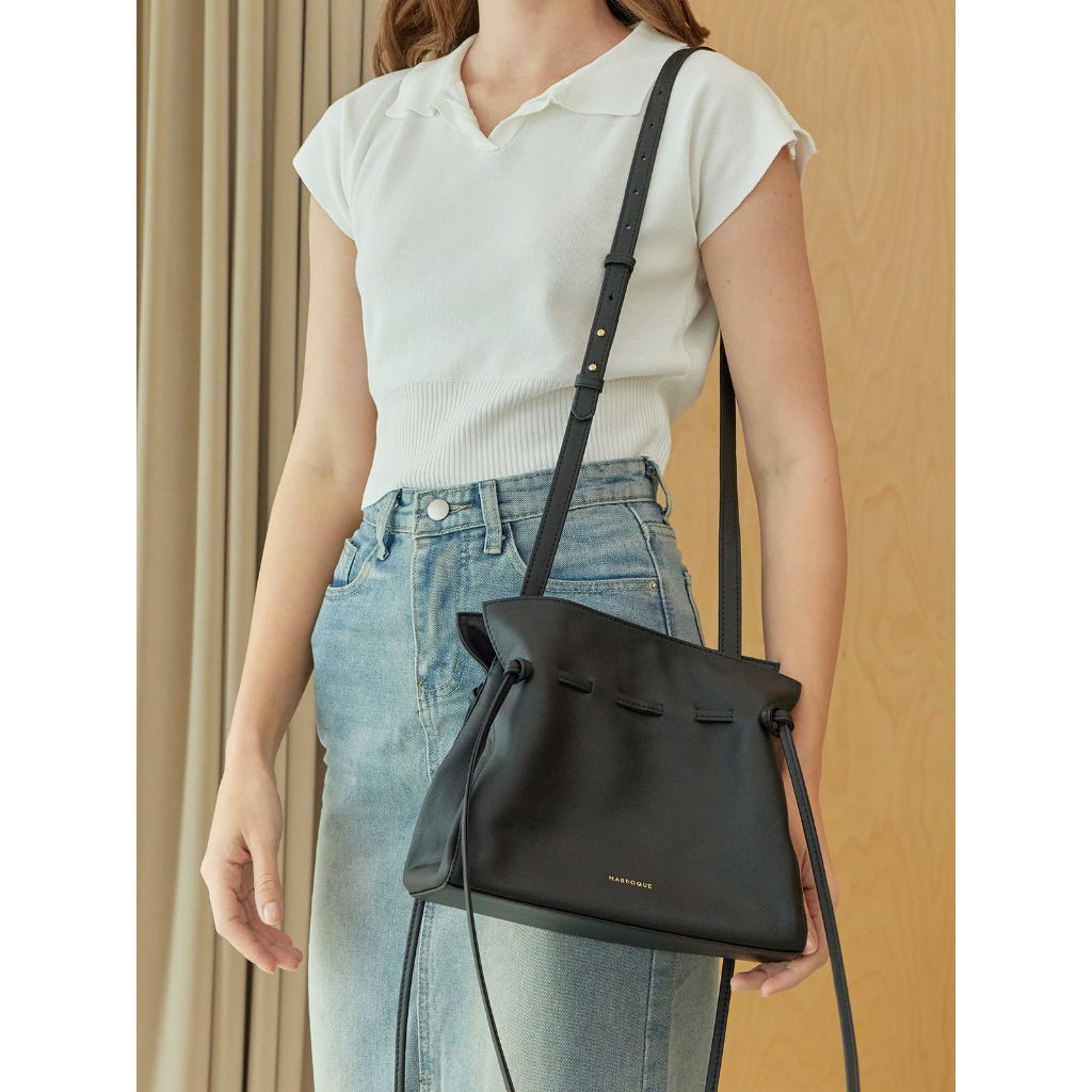 Wendy 25 Tote กระเป๋าสะพายไหล่ สะพายคาดลำตัว สายปรับได้ สี Black Ink ดำ Wendy 25 Tote in Black Ink