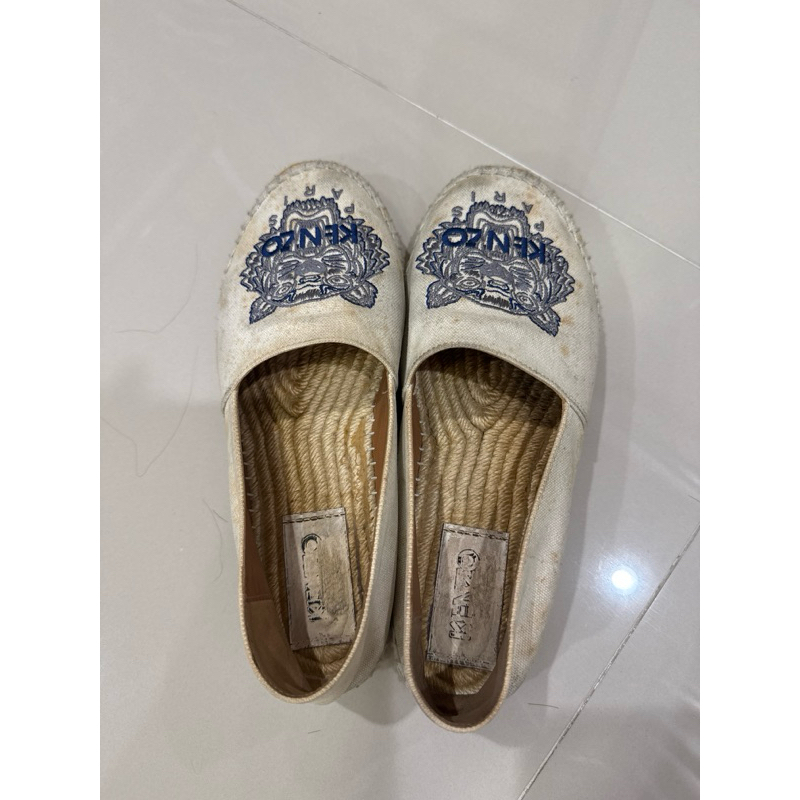 ส่งต่อ รองเท้าผ้าใบ Kenzo สีขาว ของแท้ ออกจากช้อปไทย สภาพตามรูปเลย