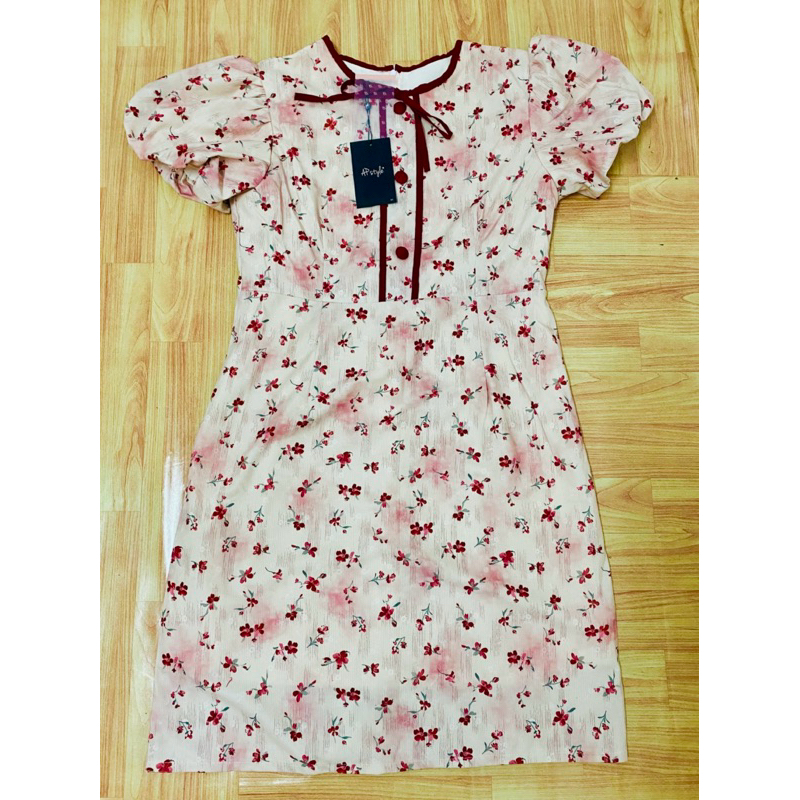 ชุดเดรส ดอกสีเเดง พื้นสีครีม แขนบอลลูน ป้าย ap style ไซส์ xl