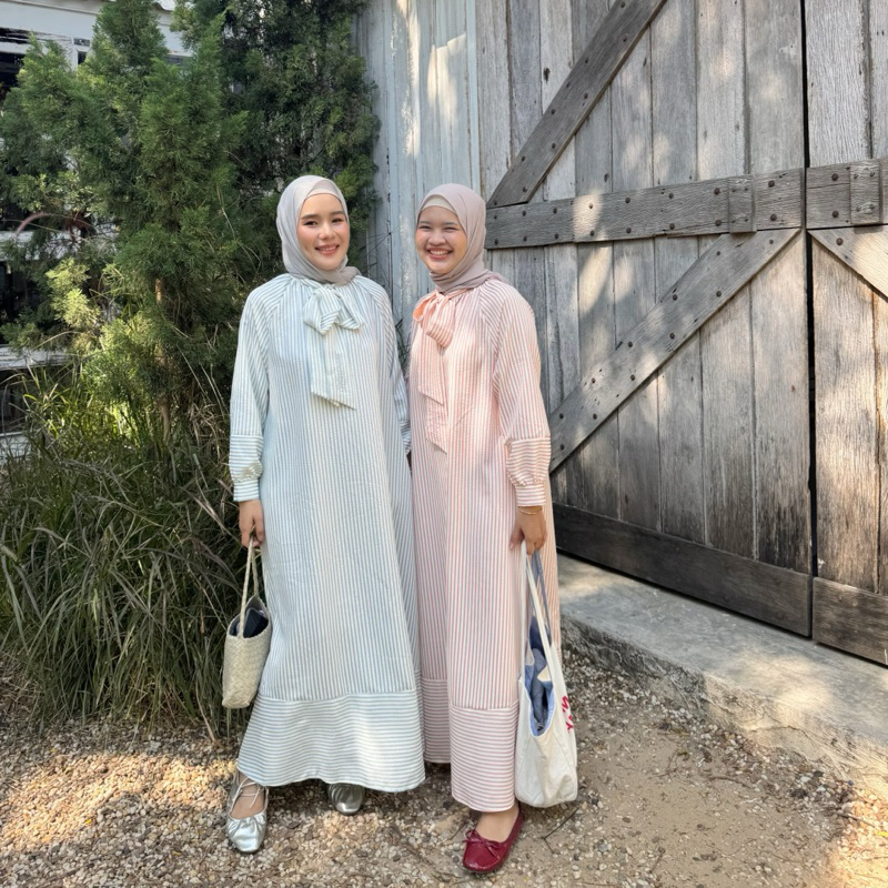 (A11) HEARTMADE—slole’ dress(ลด30%>>413.-)เดรสยาวผ้าลายทางทรงแขนพองพร้อมกระเป๋าข้าง