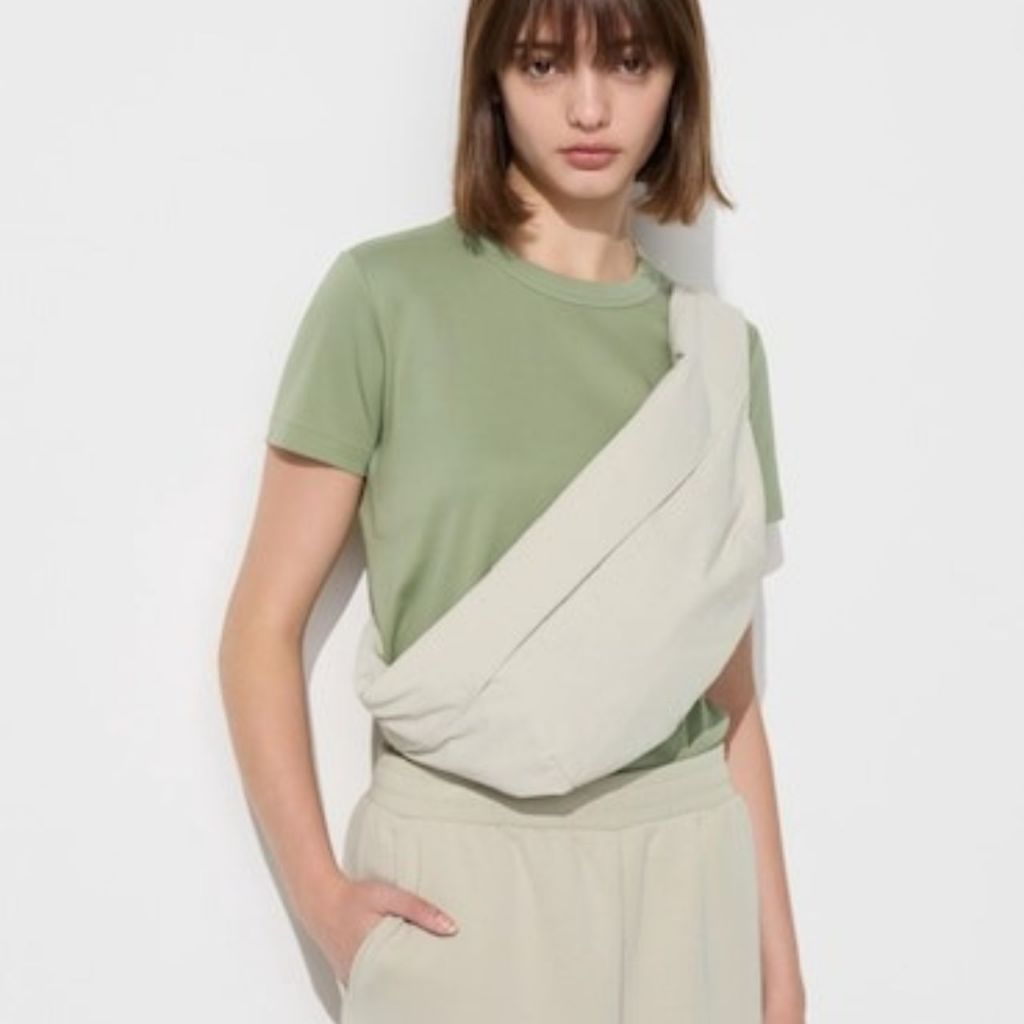 UNIQLO กระเป๋าคาดอก ผ้าไนลอน เคลือบผิว สะท้อนหยดน้ำ / UNIQLO Cross Body Bag