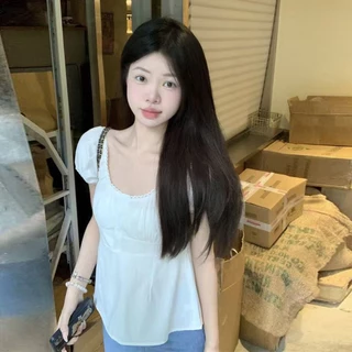 เสื้อยืดแขนสั้นสีขาว ดีไซน์มินิมอล เหมาะกับทุกโอกาส