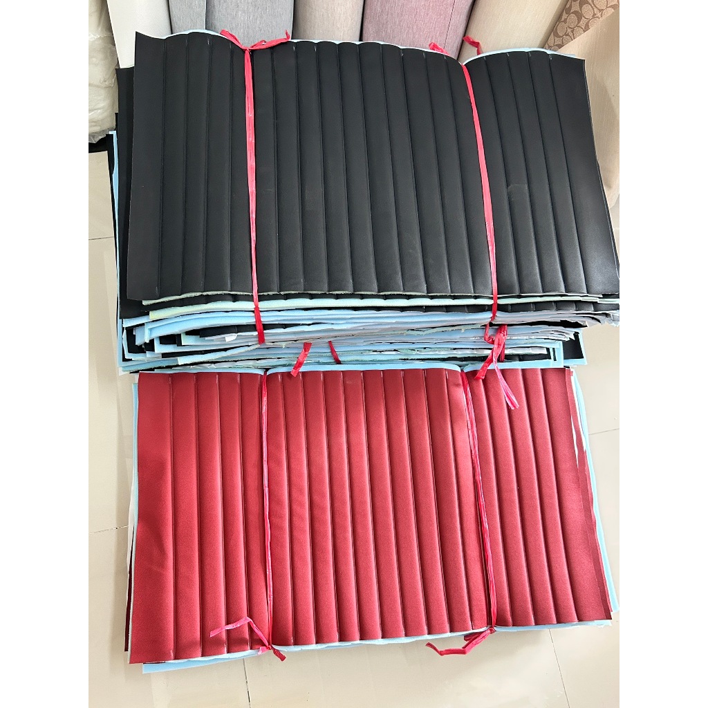 หนังเทียมเรดเดอร์สีดำ แดงเข้ม ปั้มลายตัวหนอน สำหรับตกแต่งงานเบาะ