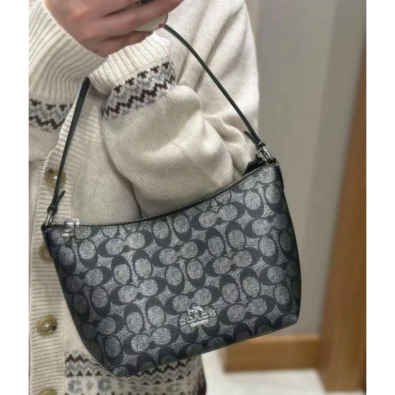 Coach แท้💯  Zip Top Shoulder Bag