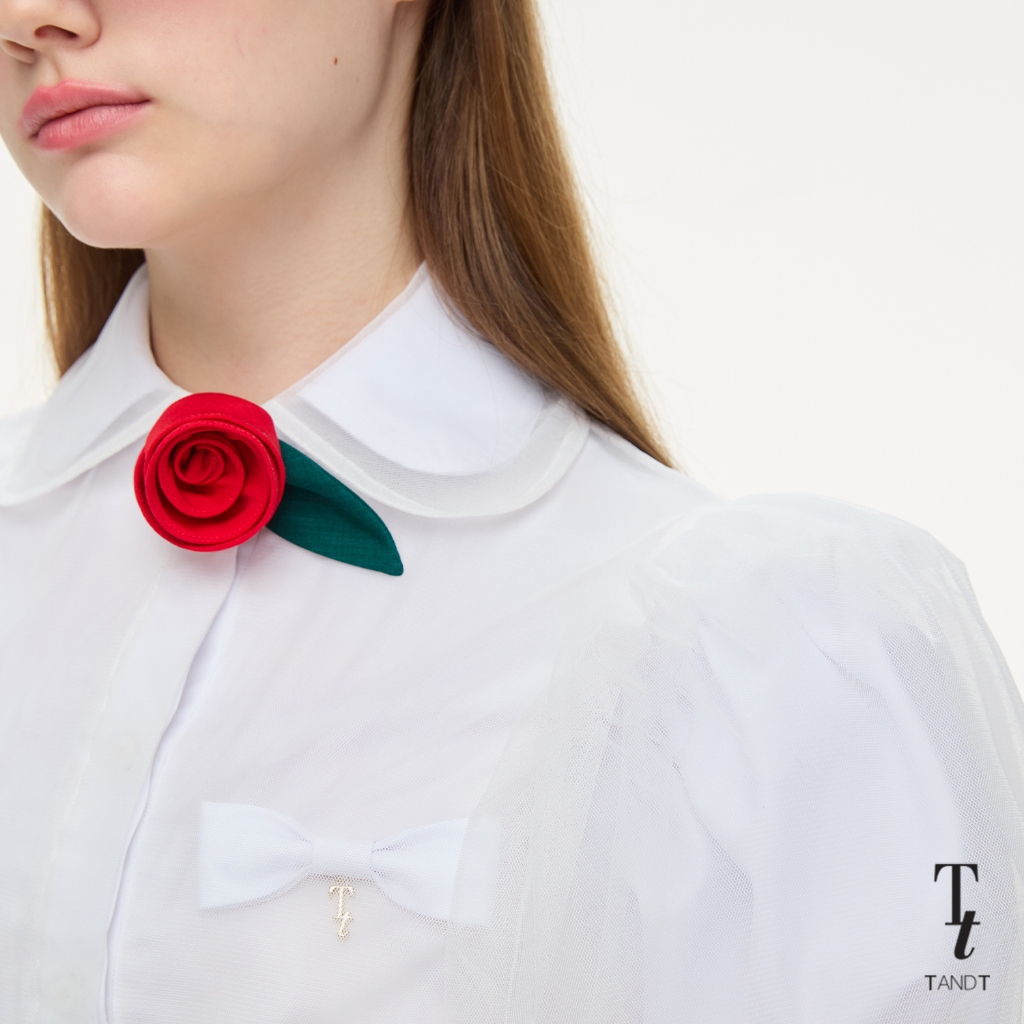 TandT - PETITE RED PIN - TINY ROSE AND LEAF HAND-CRAFTED PIN เข็มกลัดดอกกุหลาบขนาดเล็ก ตกแต่งใบไม้