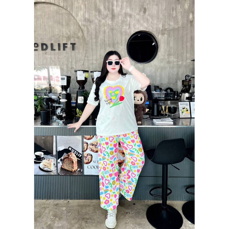 ชุดเซ็ตสาวอวบอ้วนขายาวลายยิ้ม อก50“เอว36-50”สะโพก54“