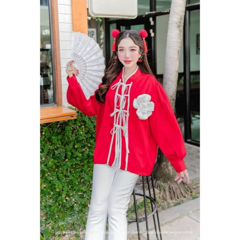 เสื้อเทศกาลตรุษจีน เสื้อผู้หญิง เสื้อคอจีน แขนยาว แต่งด้วยดอกคามิเลีย